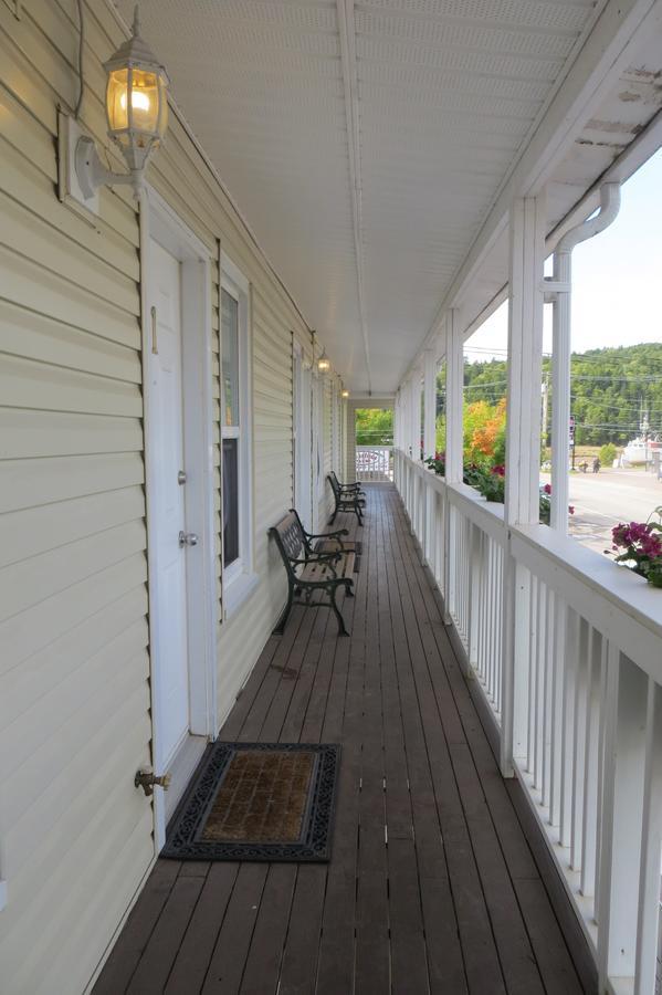 Parkland Village Inn Alma Extérieur photo